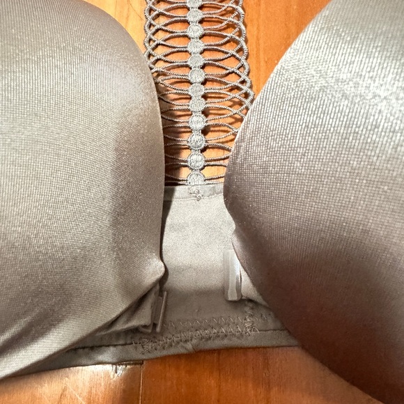 Victoria’s Secret 32D grey bra - Picture 3 of 4